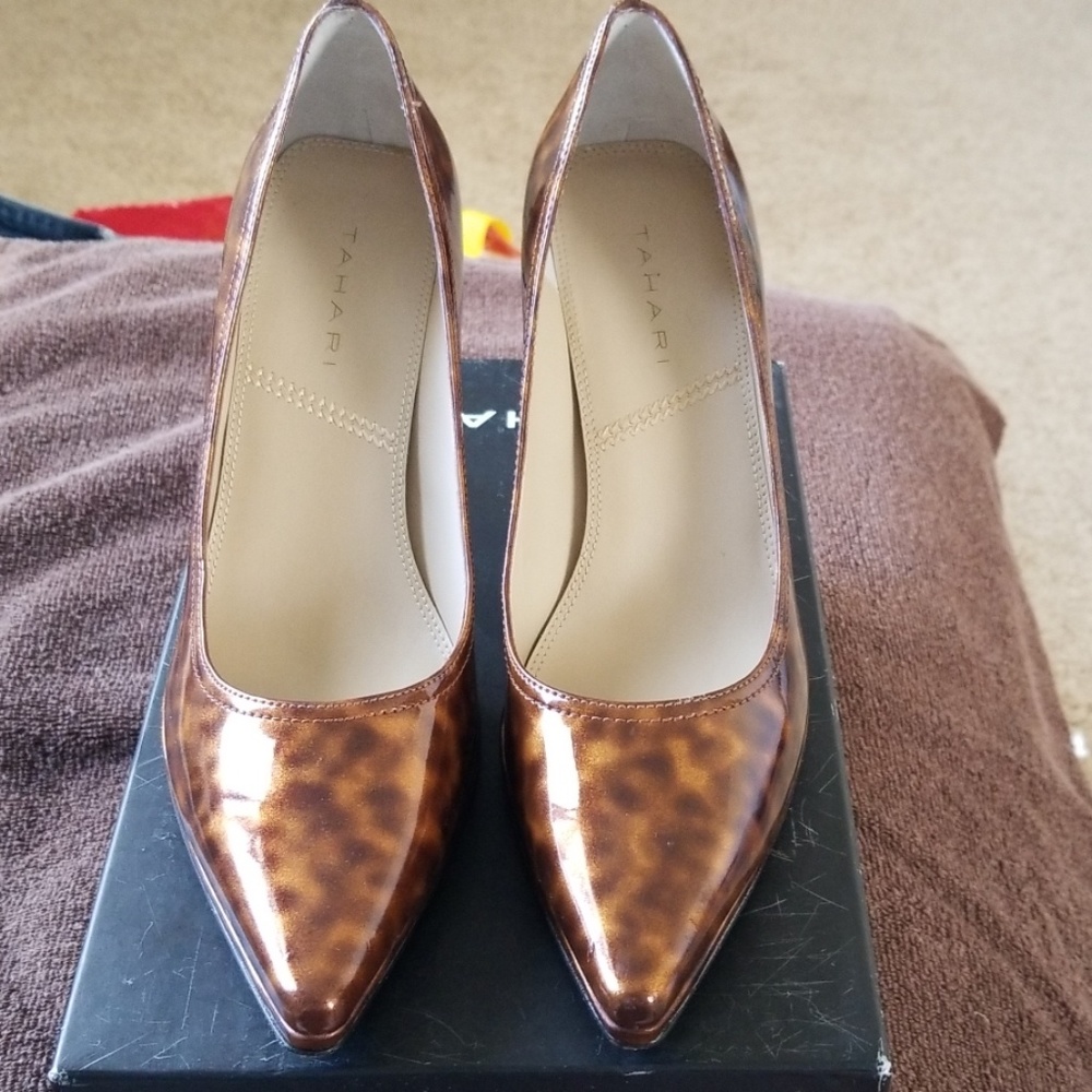 Size 8 Tahari Calypso Tortoise heels